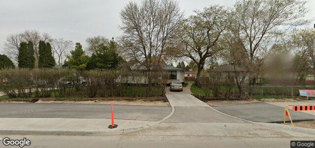 Larawan ng 42 University Crescent sa Winnipeg, Manitoba