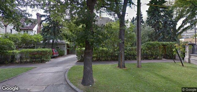 Larawan ng 2 Middle Gate sa Winnipeg, Manitoba