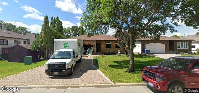 Photo of 322 Scotswood Drive S in Winnipeg, Manitoba