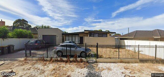 Larawan ng 34 Malone Street sa Winnipeg, Manitoba