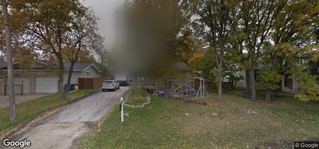 Larawan ng 666 Charleswood Road sa Winnipeg, Manitoba