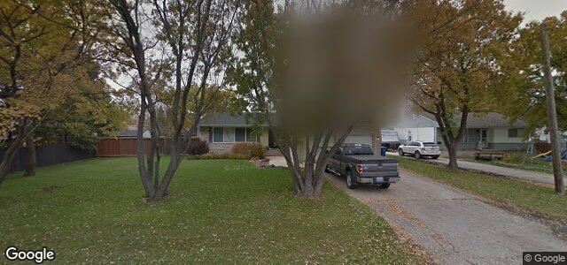 Larawan ng 680 Charleswood Road sa Winnipeg, Manitoba