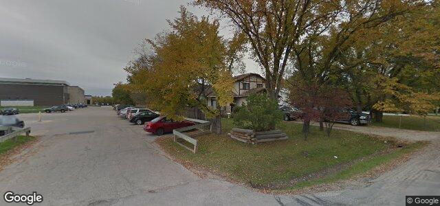Larawan ng 798 Charleswood Road sa Winnipeg, Manitoba
