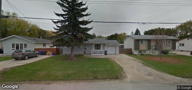 Larawan ng 825 Charleswood Road sa Winnipeg, Manitoba