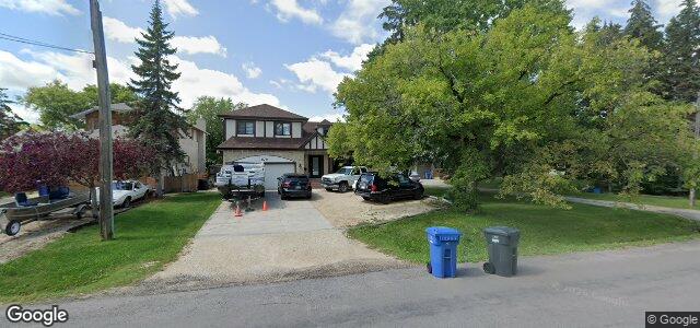Larawan ng 870 Charleswood Road sa Winnipeg, Manitoba