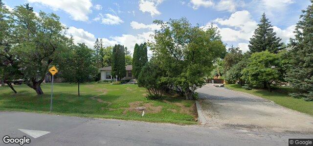 Photo of 880 Charleswood Road in Winnipeg, Manitoba