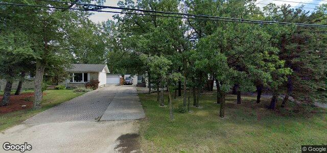 Larawan ng 881 Charleswood Road sa Winnipeg, Manitoba