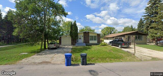 Larawan ng 914 Charleswood Road sa Winnipeg, Manitoba