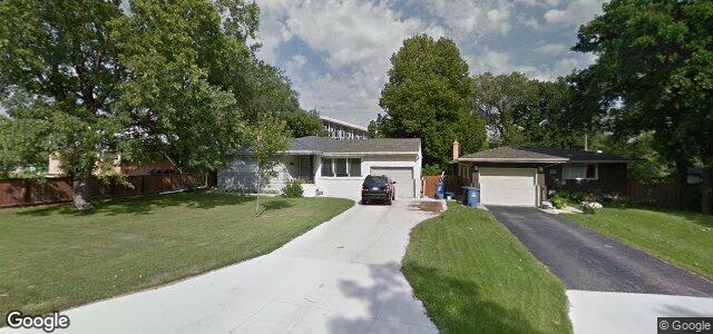 Larawan ng 2418 Assiniboine Crescent sa Winnipeg, Manitoba