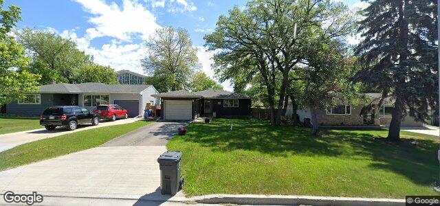 Larawan ng 2420 Assiniboine Crescent sa Winnipeg, Manitoba