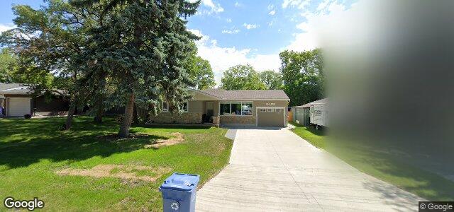 Larawan ng 2422 Assiniboine Crescent sa Winnipeg, Manitoba