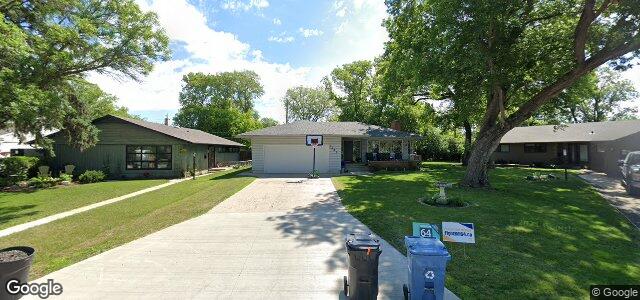 Larawan ng 2426 Assiniboine Crescent sa Winnipeg, Manitoba