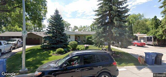 Larawan ng 2430 Assiniboine Crescent sa Winnipeg, Manitoba