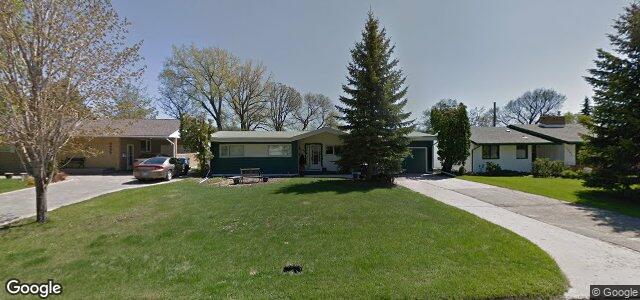 Larawan ng 2442 Assiniboine Crescent sa Winnipeg, Manitoba