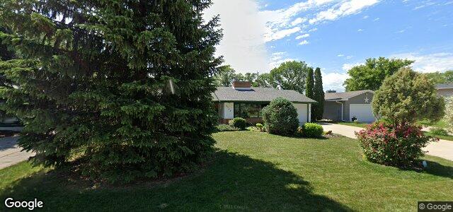 Larawan ng 2446 Assiniboine Crescent sa Winnipeg, Manitoba