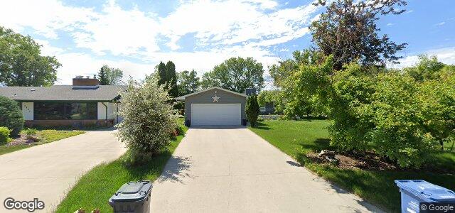 Larawan ng 2450 Assiniboine Crescent sa Winnipeg, Manitoba