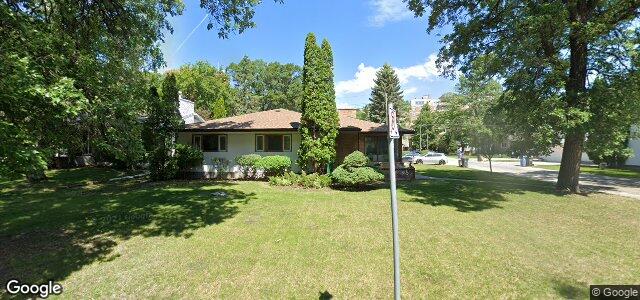 Larawan ng 2495 Assiniboine Crescent sa Winnipeg, Manitoba