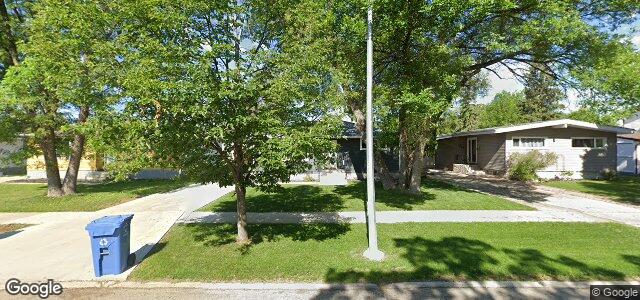Larawan ng 240 Wallasey Street sa Winnipeg, Manitoba