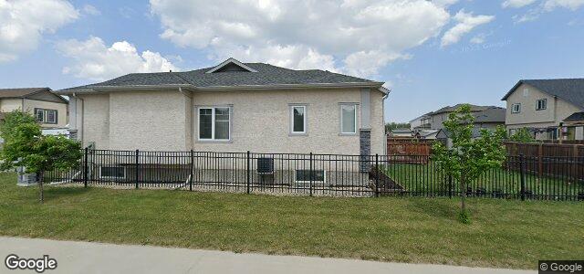 Photo of 320 Oak Lawn Road in Winnipeg, Manitoba