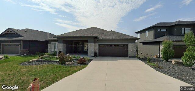 Photo of 10 Lake Bend Road in Winnipeg, Manitoba