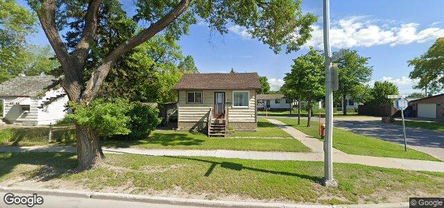 Larawan ng 1817 Notre Dame Avenue sa Winnipeg, Manitoba