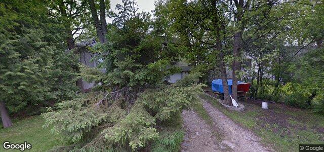 Larawan ng 60 Deer Lodge Place sa Winnipeg, Manitoba