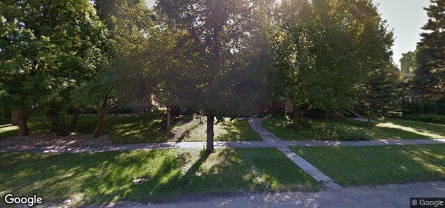 Larawan ng 73 Deer Lodge Place sa Winnipeg, Manitoba