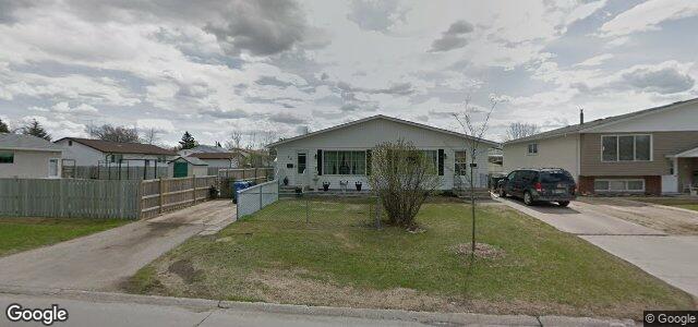 Larawan ng 10 Bernadine Crescent sa Winnipeg, Manitoba