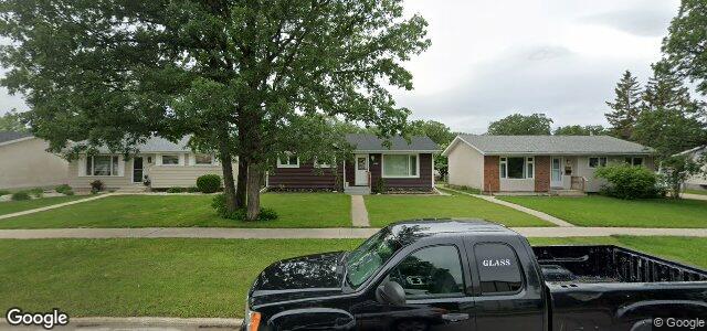 Larawan ng 1114 Buchanan Boulevard sa Winnipeg, Manitoba