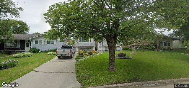 Larawan ng 18 Russenholt Street sa Winnipeg, Manitoba