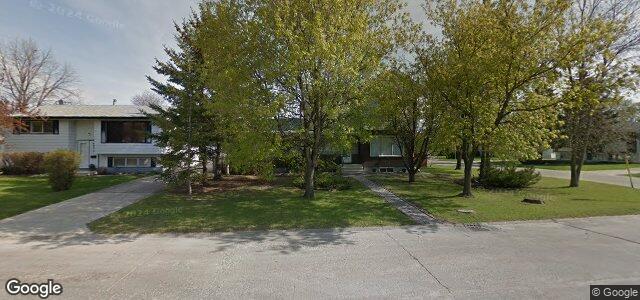 Larawan ng 220 Bernadine Crescent sa Winnipeg, Manitoba