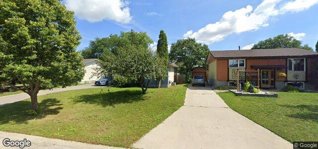 Larawan ng 330 Risbey Crescent sa Winnipeg, Manitoba