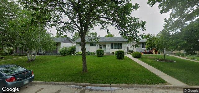Larawan ng 38 Russenholt Street sa Winnipeg, Manitoba