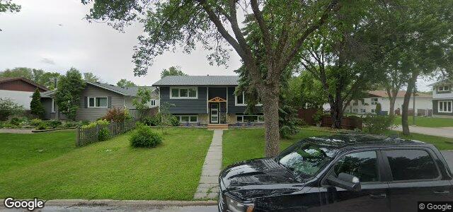 Larawan ng 54 Russenholt Street sa Winnipeg, Manitoba
