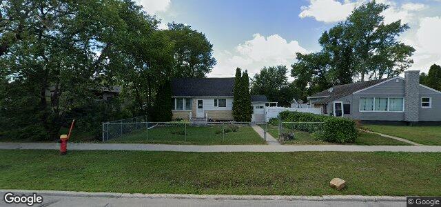 Larawan ng 708 Buchanan Boulevard sa Winnipeg, Manitoba