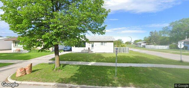 Larawan ng 744 Isbister Street sa Winnipeg, Manitoba