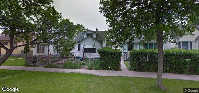Photo of 1014 Manitoba Avenue in Winnipeg, Manitoba