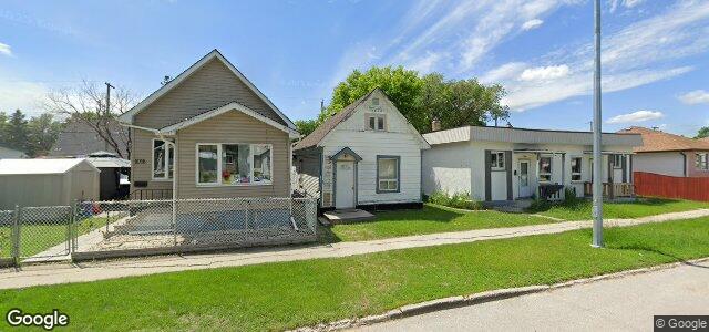 Larawan ng 1018 Burrows Avenue sa Winnipeg, Manitoba