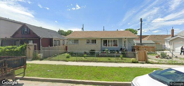 Larawan ng 1104 Burrows Avenue sa Winnipeg, Manitoba