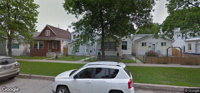 Larawan ng 911 Aberdeen Avenue sa Winnipeg, Manitoba