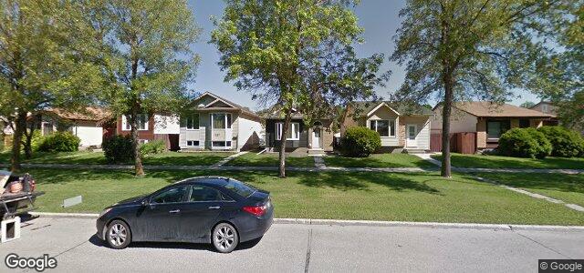 Larawan ng 1111 Kildare Avenue E sa Winnipeg, Manitoba