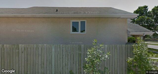 Larawan ng 15 Ravenhurst Street sa Winnipeg, Manitoba