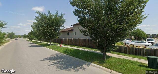 Larawan ng 300 Edmund Gale Drive sa Winnipeg, Manitoba