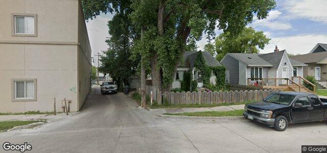 Larawan ng 161 Chalmers Avenue sa Winnipeg, Manitoba