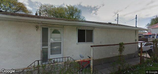 Larawan ng 214 Bowman Avenue sa Winnipeg, Manitoba