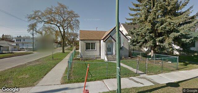 Larawan ng 216 Chalmers Avenue sa Winnipeg, Manitoba