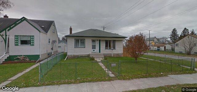 Larawan ng 240 Chalmers Avenue sa Winnipeg, Manitoba