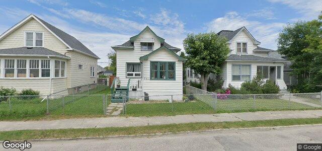 Photo of 241 Martin Avenue W in Winnipeg, Manitoba