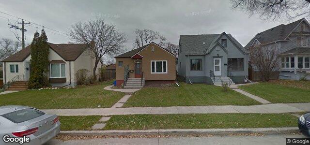 Larawan ng 245 Chalmers Avenue sa Winnipeg, Manitoba