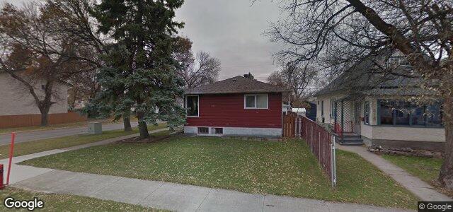 Larawan ng 320 Chalmers Avenue sa Winnipeg, Manitoba